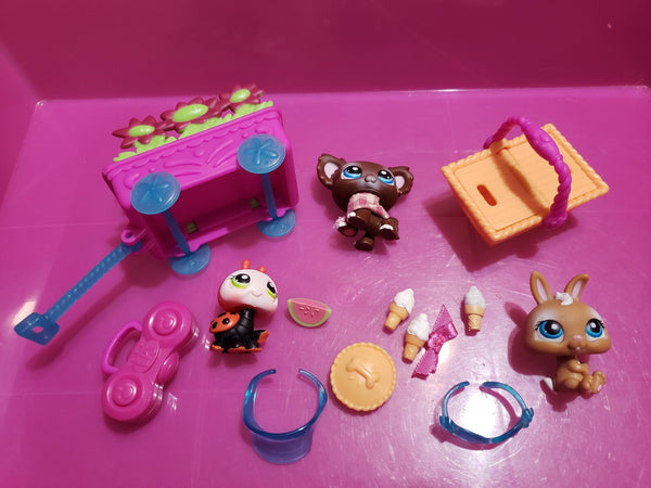 Littlest Pet Shop Lot Picnic Time Pets Set with Accessories Dog Bunny Authentic Lps JAN14J