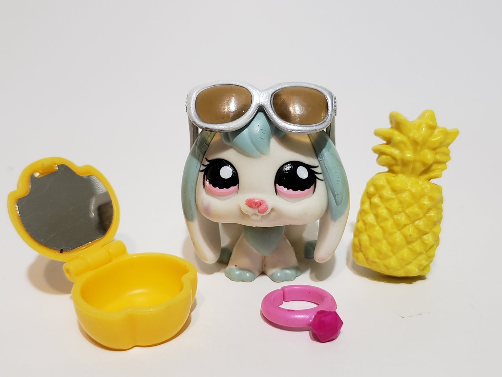 Littlest Pet Shop Mellow in Yellow Land Bunny Rabbit 1144 with ...