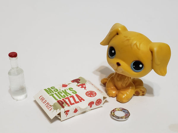 Littlest Pet Shop Golden Retriever 21 Dog  w Random Accessory Set Authentic