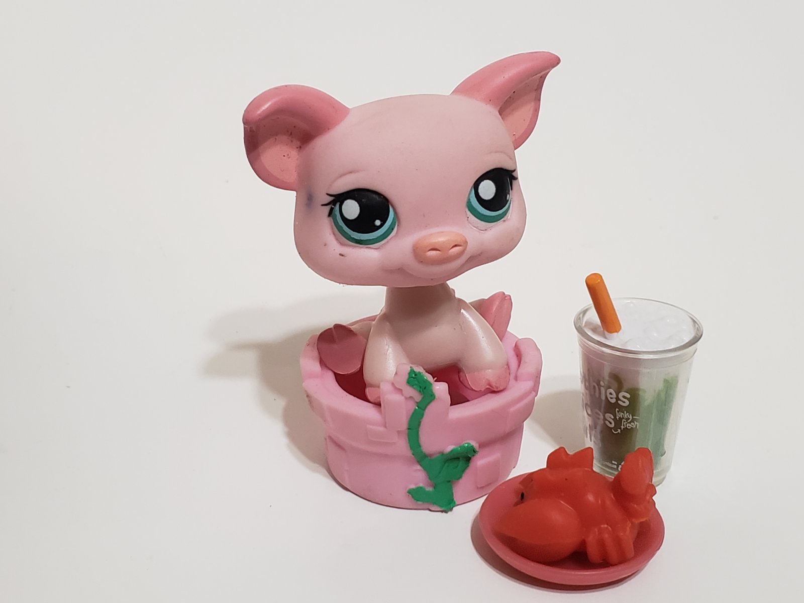 Littlest Pet Shop Chillin at the Farm Pig 330 w Accessory Set Authentic ...