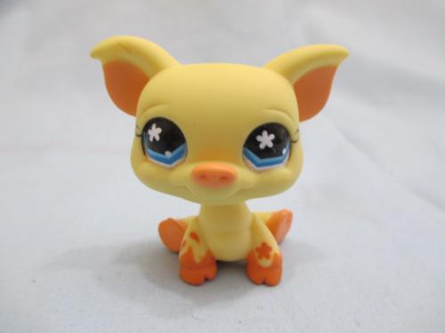 LIKE NEW Littlest Pet Shop LPS Yellow Orange Pig Blue Snowflake Eyes 475 Authentic LPS Nov30npoHG