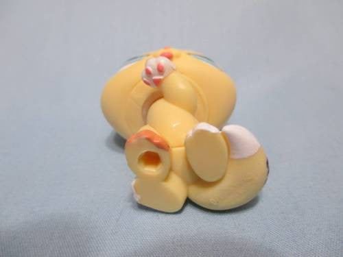 Littlest Pet Shop 1821 Yellow Kitty Cat Licking Paw Authentic AUG15J