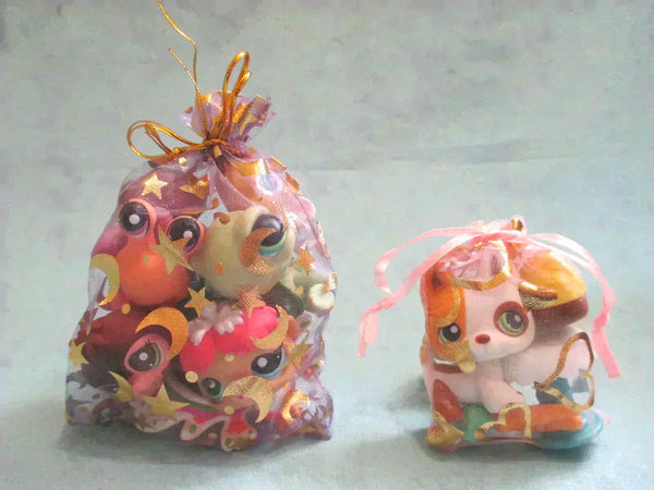 Littlest Pet shop Random LOT 10 Pcs (6 +1 Dog or Cat +3 Accessories) + GIFT BAGS SEE VIDEO