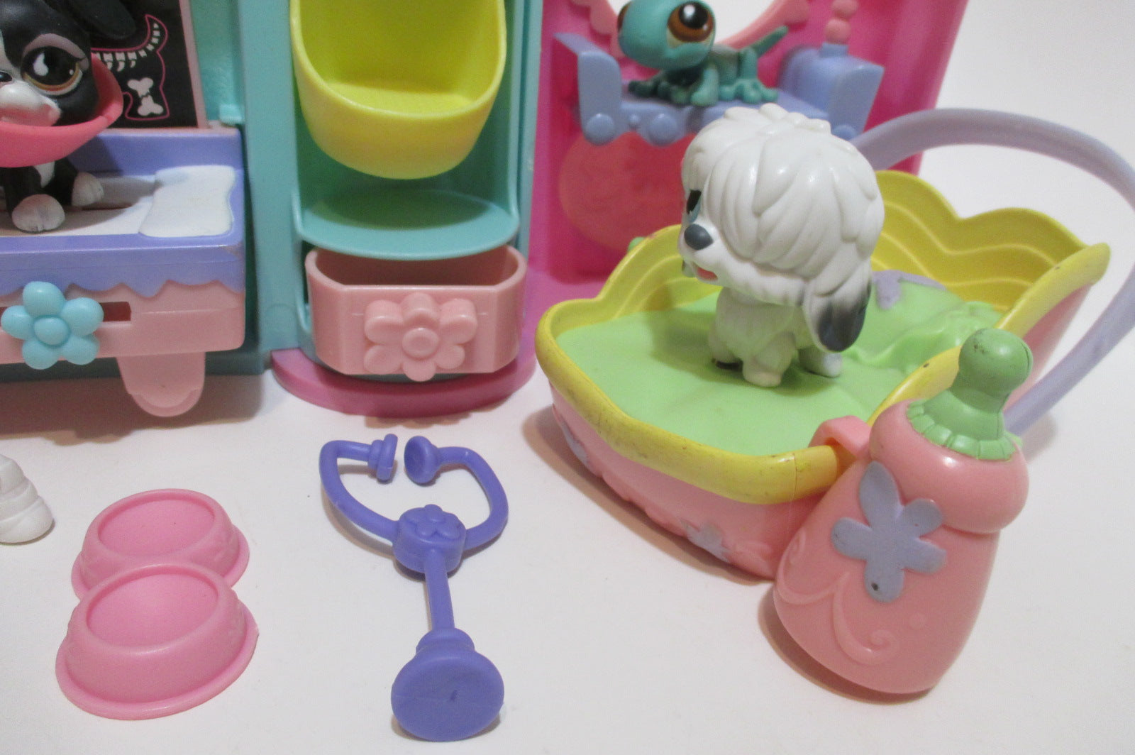 Littlest Pet Shop Get Better Center Vet Clinic Hospital House Playset