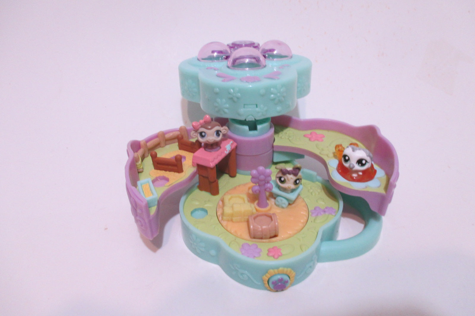 WW Littlest Pet Shop Teal Purple Farm Life Teeniest Tiniest Playset
