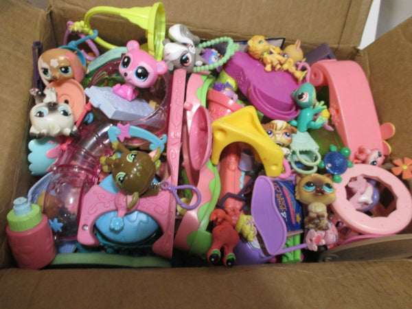 GIVEAWAY Littlest Pet Shop Lot 5 LBS Box Full of Toys LPS Figures, Houses, Accessories, and Parts SOLD AS IS JAN04J