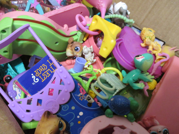 GIVEAWAY Littlest Pet Shop Lot 5 LBS Box Full of Toys LPS Figures, Houses, Accessories, and Parts SOLD AS IS JAN04J