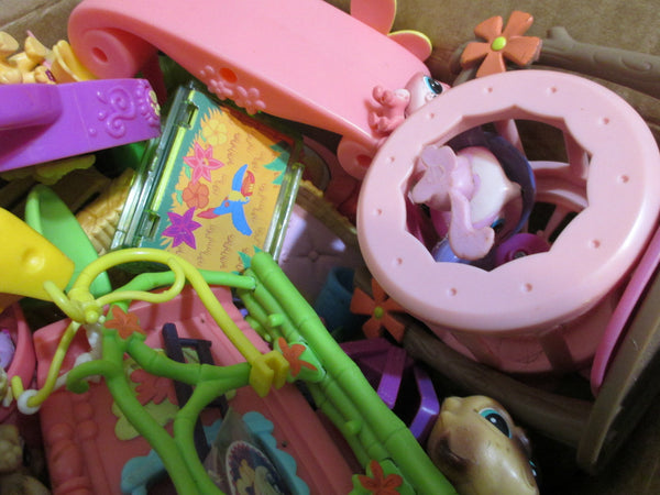 GIVEAWAY Littlest Pet Shop Lot 5 LBS Box Full of Toys LPS Figures, Houses, Accessories, and Parts SOLD AS IS JAN04J