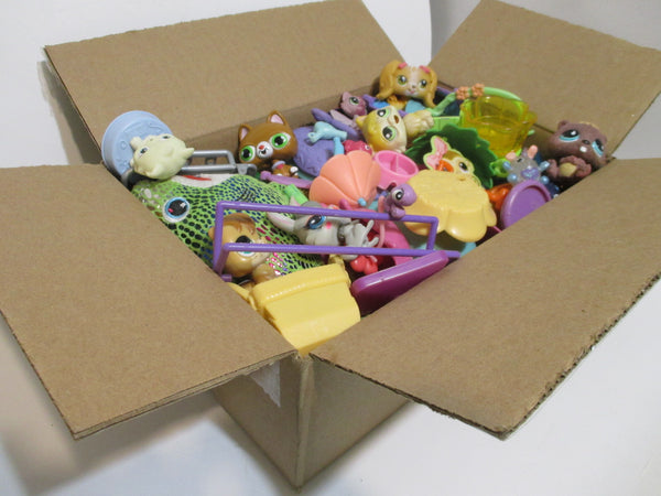 GIVEAWAY Littlest Pet Shop Lot 3.5 LBS Box Full of Toys LPS Figures, Houses, Accessories, and Parts SOLD AS IS DEC28J