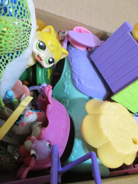 GIVEAWAY Littlest Pet Shop Lot 3.5 LBS Box Full of Toys LPS Figures, Houses, Accessories, and Parts SOLD AS IS DEC28J