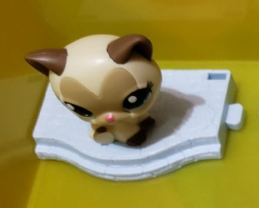 LIKE NEW Littlest Pet Shop McDonalds Happy Meal Toys Cat Scout Kerry LPS Figure Nov10ni