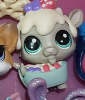 LIKE NEW Littlest Pet Shop New Generation Goat 3-191 Hungry Pets w/ Original Accessory Authentic LPS Dec03n