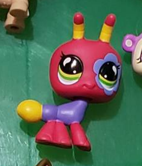 LIKE NEW Littlest Pet Shop Gen 7 G7 Ant 303 Foodie Treats Authentic LPS Dec8n