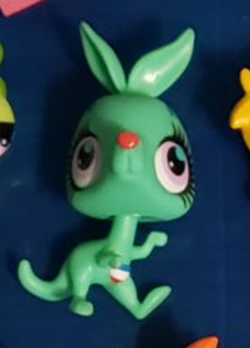 LIKE NEW Littlest Pet Shop Kangaroo 2843 Circus Pet Collection Authentic Dec8n