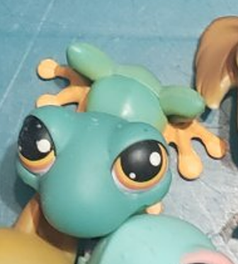 LIKE NEW Littlest Pet Shop Green Tree Frog Orange Feet 264 Authentic Feb2ni