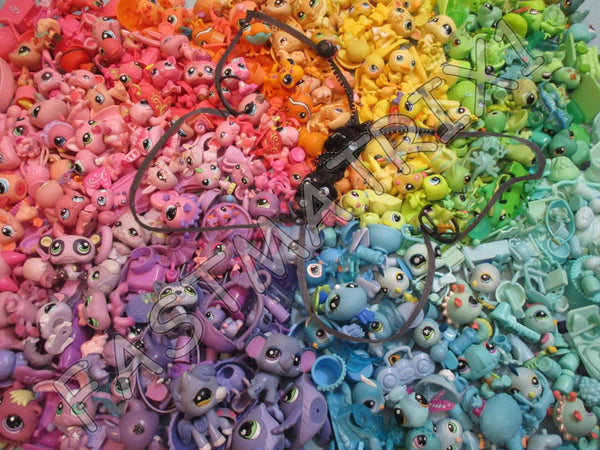 Littlest Pet Shop Lot 8 RANDOM (4 Pets + 4 Accessories) 100% Authentic SEE VIDEO
