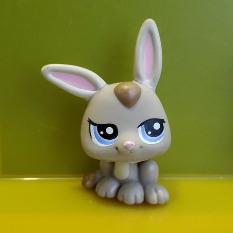 LIKE NEW Littlest Pet Shop 1333 Gray Baby Bunny Rabbit W Blue Eyes Authentic Jan30ni